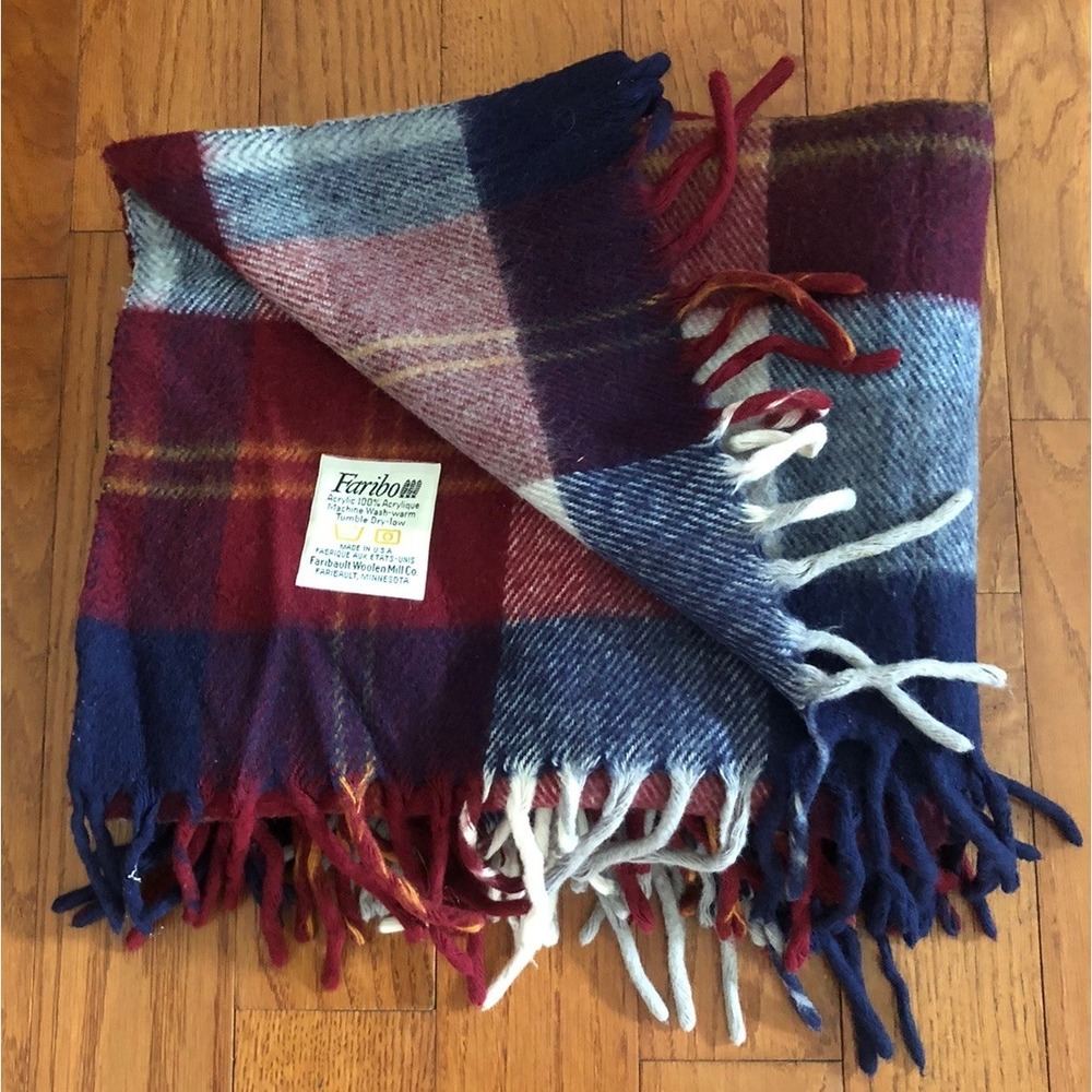 FARIBO Faribault Woolen Mill Co Fluff Loomed Throw Blanket Navy Plaid 50x54 USA